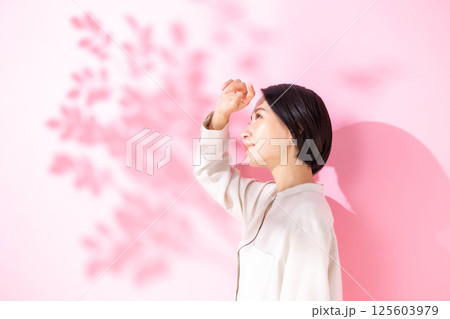女性 ポートレート 女性 ポートレート 125603979