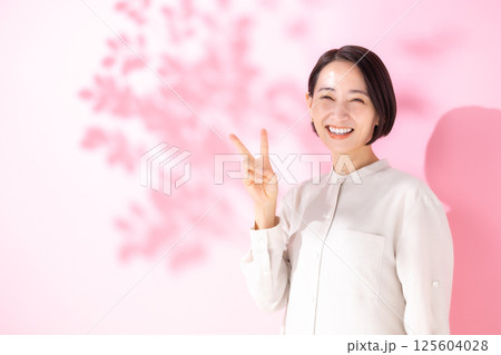 女性 ポートレート 女性 ポートレート 125604028