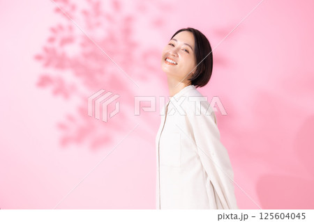 女性 ポートレート 女性 ポートレート 125604045