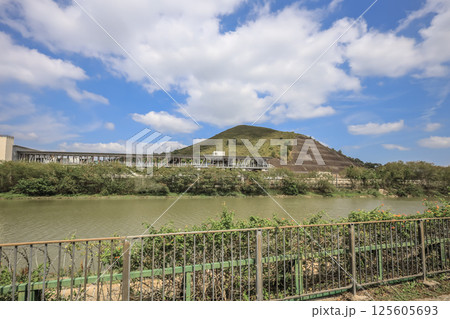 Ng Tung River in motion, hong kong April 20, 2025 125605693