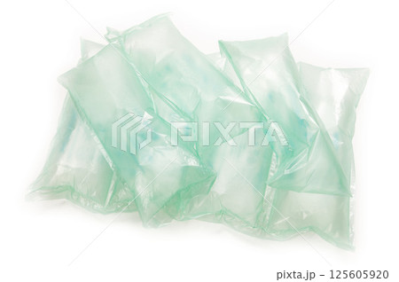 荷物梱包用のエアー クッション 125605920