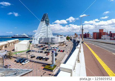 【青森港ウォーターフロント】青森ベイブリッジから見た青森港の風景 125605952