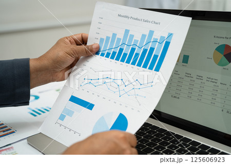 Asian business woman working with financial graph. 125606923