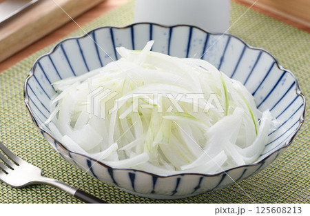 オニオンスライスサラダ ( 新玉葱 ) オニオンスライスサラダ ( 新玉葱 ) 125608213