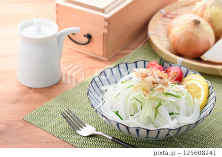 オニオンスライスサラダ ( 新玉葱 ) オニオンスライスサラダ ( 新玉葱 ) 125608241
