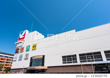 イトーヨーカドー国領店と春の快晴　東京都調布市国領町 125608770