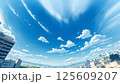 空の青さに何かが起こりそう 125609207