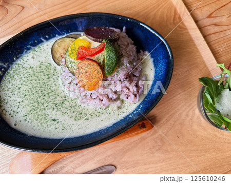 スパイシーなスープカレー 125610246