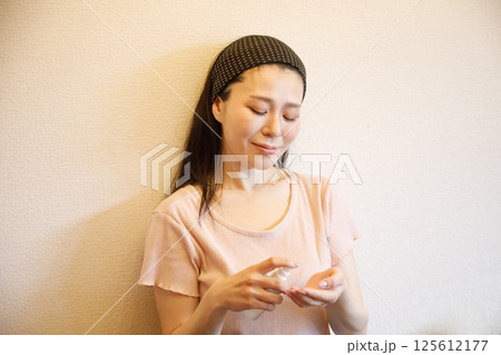 これまで正しいと思い込んでいた美容クリームのつけ方 これまで正しいと思い込んでいた美容クリームのつけ方 125612177