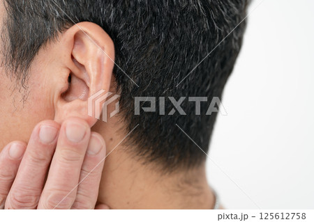 男性　耳　アップ 125612758
