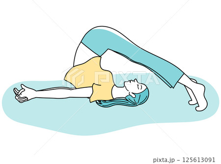 ヨガの鋤のポーズをする女性 125613091