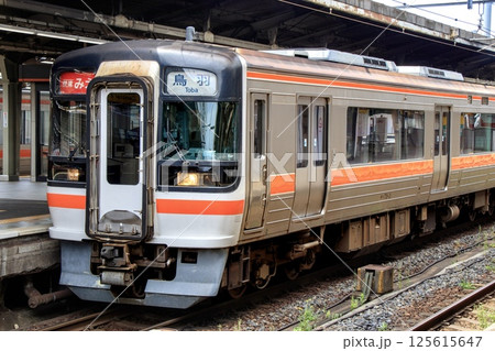 名古屋駅に停車中のキハ75形快速みえ 名古屋駅に停車中のキハ75形快速みえ 125615647