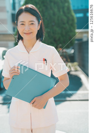50代看護師 125616676