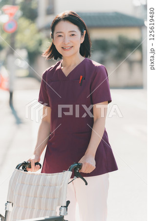 50代看護師 50代看護師 125619480