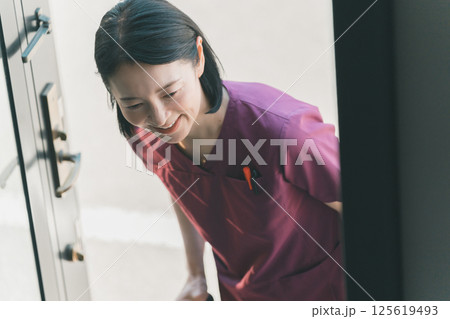 50代看護師 125619493