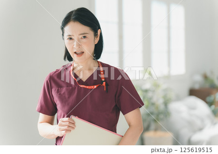 50代看護師 125619515