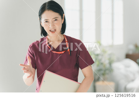 50代看護師 125619516