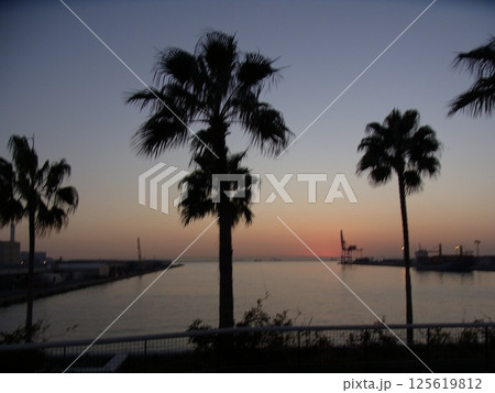 sunset sea side 125619812