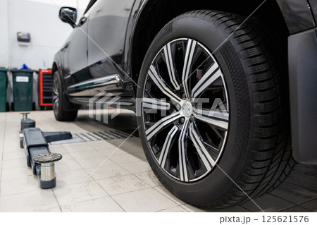 Diagnostic check and replacing tyre 125621576