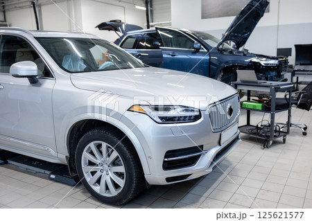 Auto repair shop providing diagnostics for cars 125621577