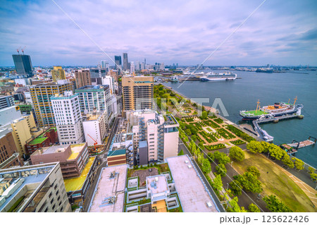 日本の横浜都市景観3隻の豪華客船。ノルウェージャン・スピリットやリビエラ、ダイヤモンド・プリンセス 125622426