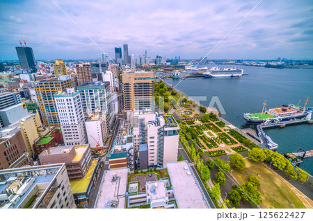 日本の横浜都市景観3隻の豪華客船。ノルウェージャン・スピリットやリビエラ、ダイヤモンド・プリンセス 125622427