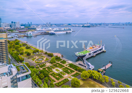 日本の横浜都市景観3隻の豪華客船。ノルウェージャン・スピリットやリビエラ、ダイヤモンド・プリンセス 125622668