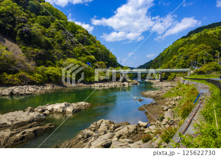 新緑の瀬田川 新緑の瀬田川 125622730