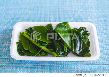 パックに入った新物昆布 パックに入った新物昆布 125622916