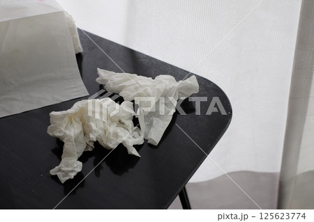 使用済みのティッシュ 使用済みのティッシュ 125623774