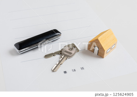 不動産の契約 125624905