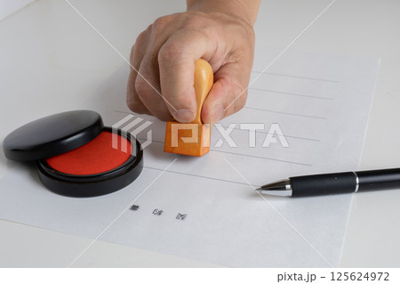 不動産契約の押印 125624972