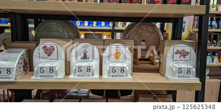 Shop of decorative goods and interior accessories. Exhibition racks with a wide range of interior products. Shop of decorative goods and interior accessories. Exhibition racks with a wide range of interior products. 125625348