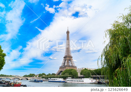eiffel tour and Paris cityscape 125626649