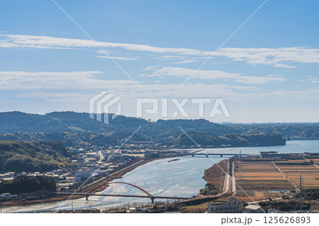 浜松市の細江公園から見た街並みと都田川(静岡県) 浜松市の細江公園から見た街並みと都田川(静岡県) 125626893