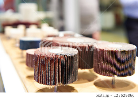 Disc of sandpaper closeup 125629866