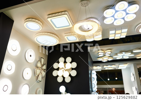 Decorative ceiling lamps and chandeliers in store 125629882