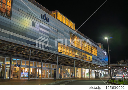 夜の熱海駅 125630002