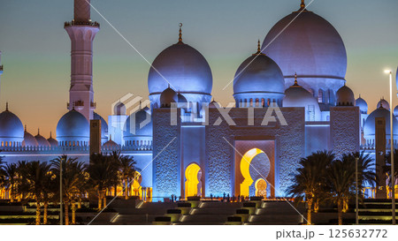 Sheikh Zayed Grand Mosque in Abu Dhabi day to night timelapse after sunset, UAE 125632772