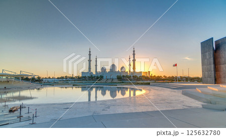 Sheikh Zayed Grand Mosque in Abu Dhabi at sunset timelapse, UAE 125632780