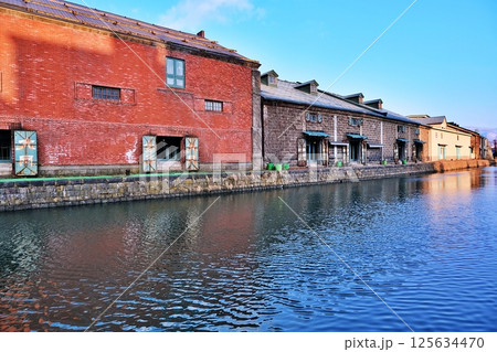 北海道 小樽運河の風景 125634470