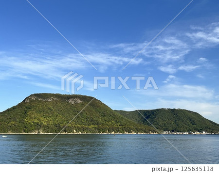 空と海と島の風景 125635118