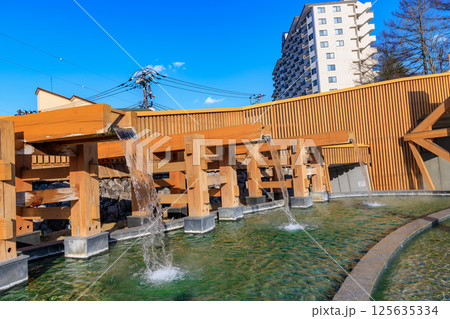 群馬県　吾妻郡草津町　草津温泉門 125635334