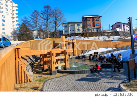 群馬県　吾妻郡草津町　草津温泉門 125635336