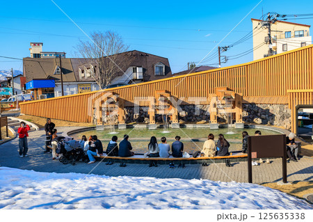 群馬県　吾妻郡草津町　草津温泉門 125635338