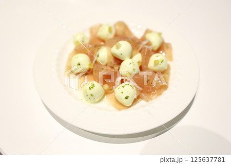 【食べ物】モッツァレラ料理 生ハムミックス 【食べ物】モッツァレラ料理 生ハムミックス 125637781