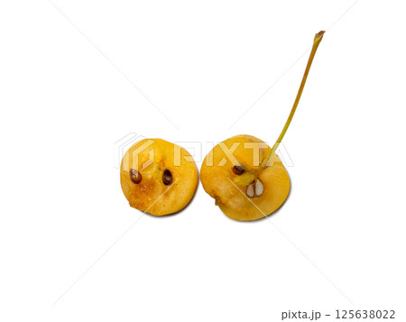 early variety of apples. Small yellow apples on a white background. Summer fruit isolate. Chinese gold. early variety of apples. Small yellow apples on a white background. Summer fruit isolate. Chinese gold. 125638022
