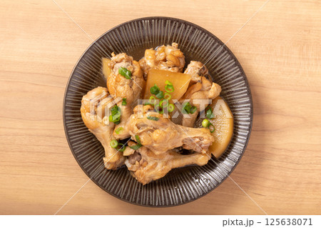 鶏手羽元と大根の煮物 125638071