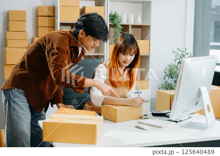 Starting small businesses SME owners, two check online orders Selling products working with boxs freelance work Starting small businesses SME owners, two check online orders Selling products working with boxs freelance work 125640489
