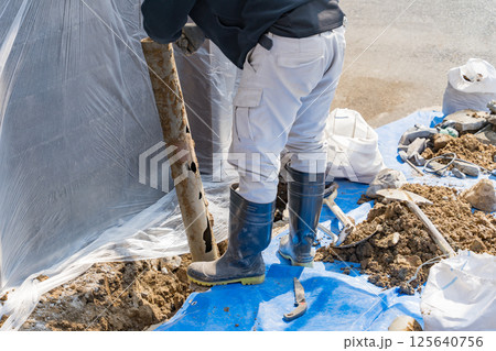 古い下水道管の交換 125640756